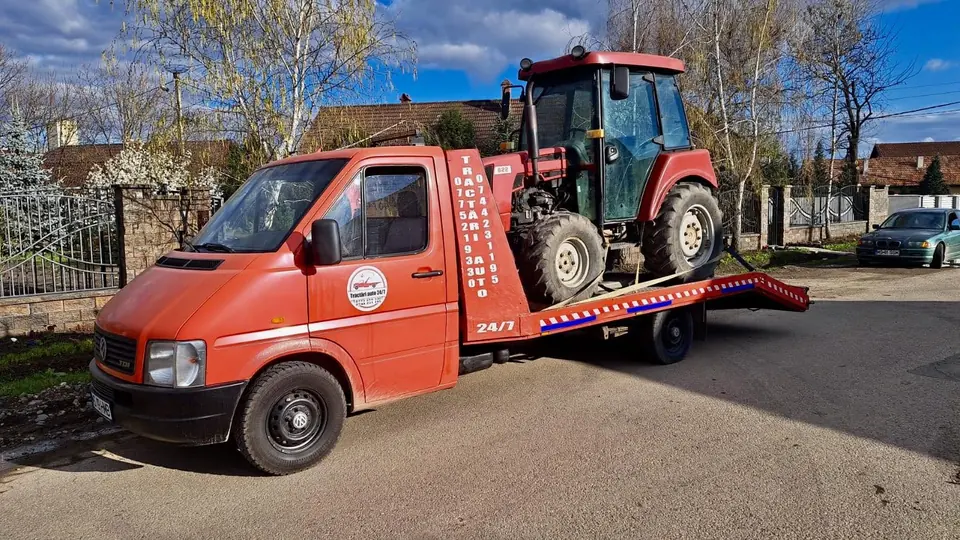 Tractor transportat pe platforma noastră